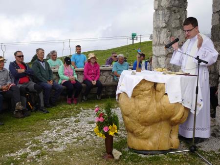 Sveto mašo je daroval cerkljanski župnijski upravitelj Martin Leban